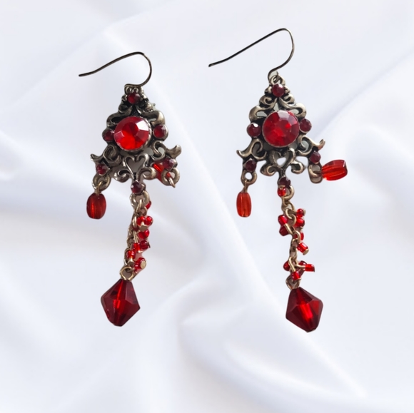 Red "Victorian" style Chandelier Earings with faux gems- Silver plated- Vintage - Picture 2 of 4